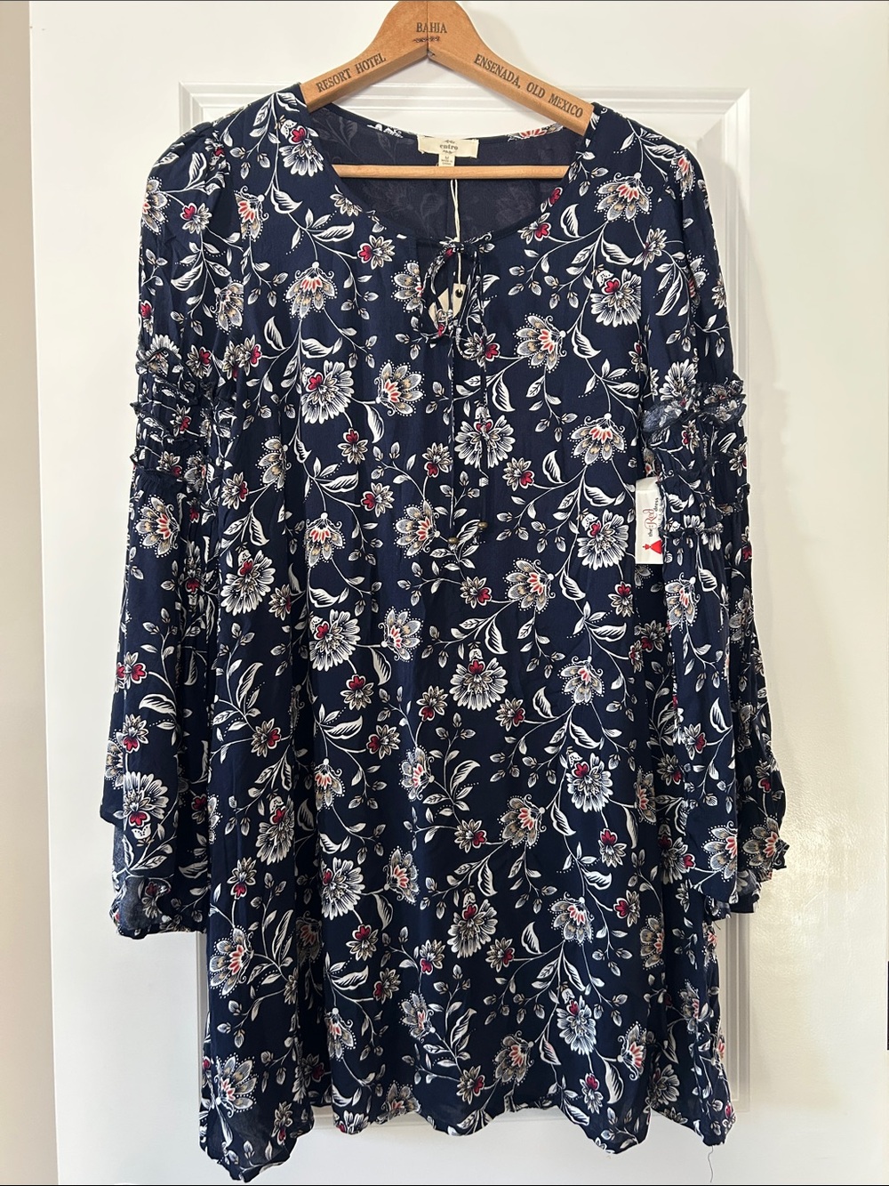 ⭐️NWT!⭐️Entro Floral Print Mini Dress Sz M w MEASUREMENTS Bell Sleeves Navy Blue